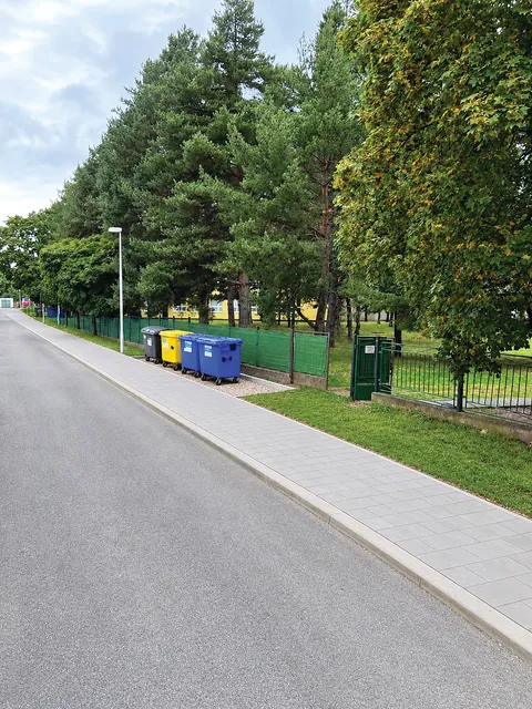 Cesta a chodník pri materskej škole