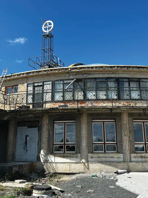 Fasáda stanice pred rekonštrukciou